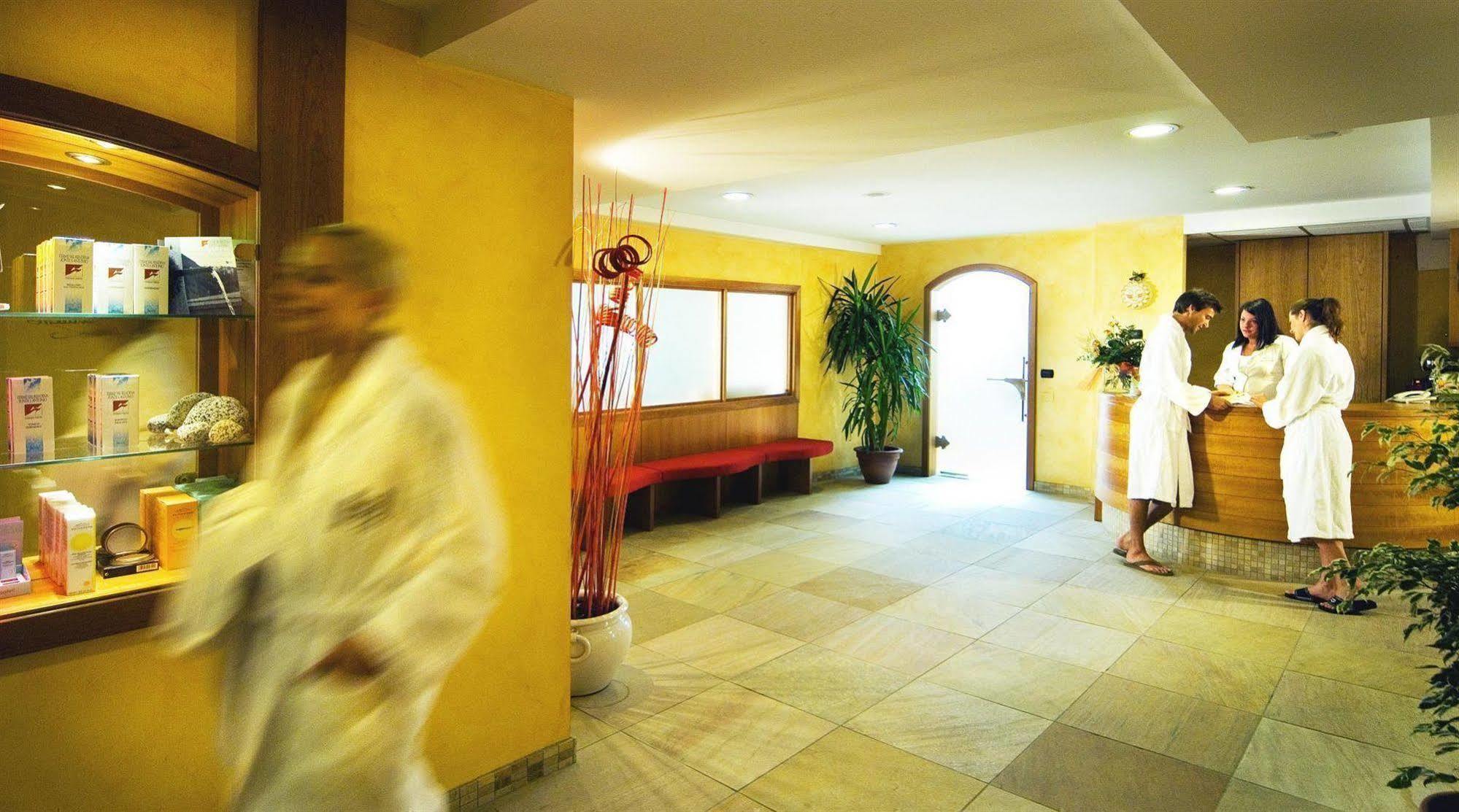 Carlo Magno Hotel Spa Resort Madonna Kültér fotó